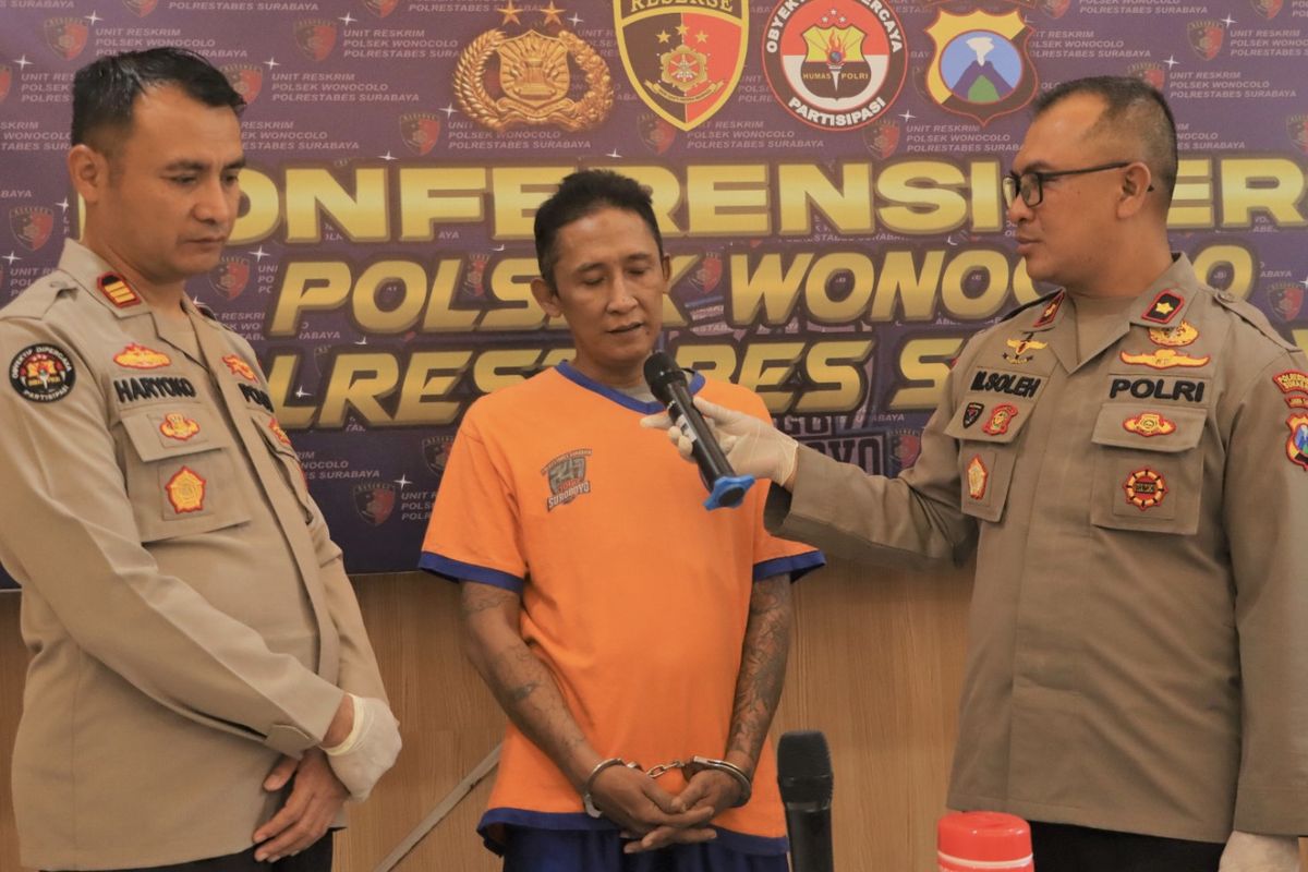 Pencopet yang beraksi saat Mantan Gubernur Jatim, Khofifah Indar Parawansa open house, Senin (6/5/2024).