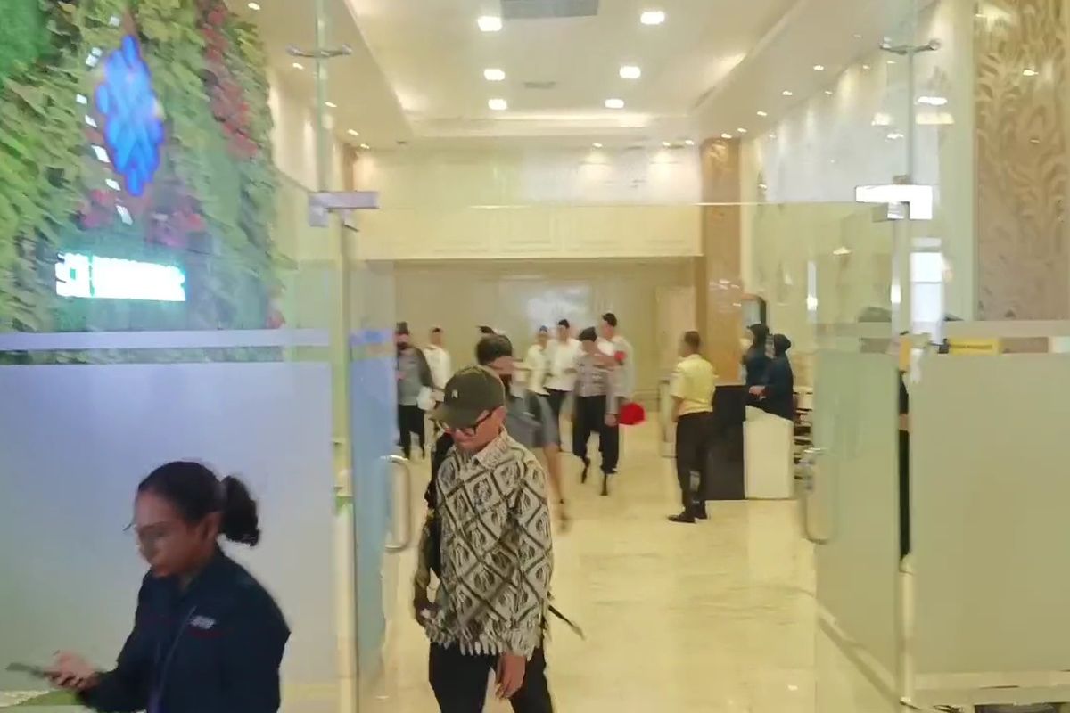 Penyidik Komisi Pemberantasan Korupsi (KPK) telah selesai menggeledah kantor Kementerian Ketenagakerjaan (Kemenaker) di Jalan Gatot Subroto, Jakarta Selatan, pada Selasa (20/5/2025).