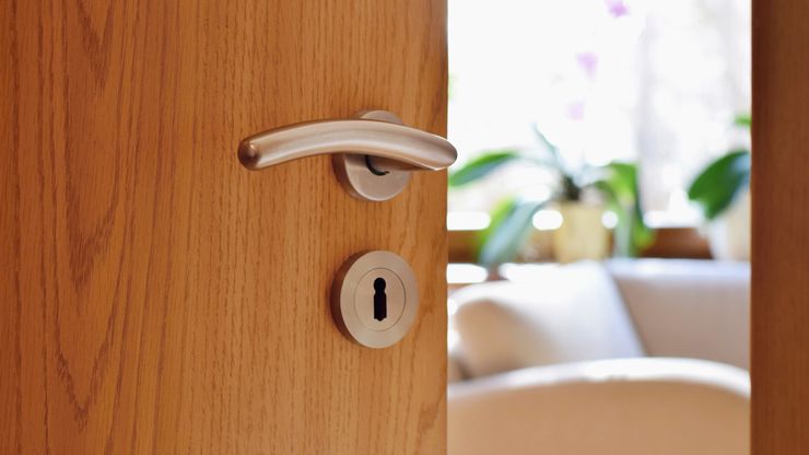Pintu Kayu Minimalis: Elegansi dalam Kesederhanaan
