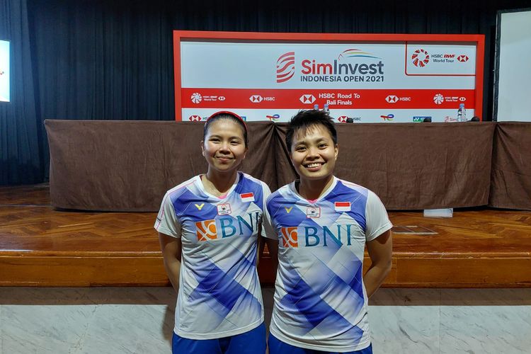 Greysia Polii/Apriyani Rahayu usai pertandingan final Indonesia Open 2021 di Bali International Convention Centre, Minggu (28/11/2021). 