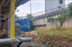 Duka Neneng Buka Warung Kerek di Tepi Kali Mampang: Ada yang Tak Bayar, Kadang Uang Terbang dari Dalam Ember