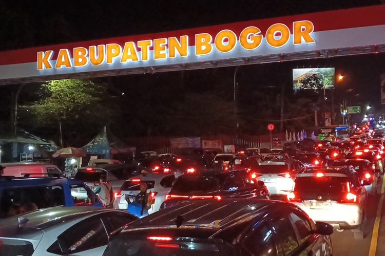 Arus Mudik Jalur Puncak Padat, Polisi Sebut Pola Pergerakan Bergeser ke Sore dan Malam