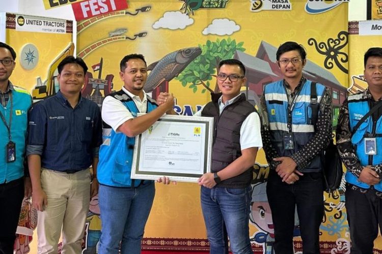 United Tractors Kurangi Emisi Gas Rumah Kaca 12.596 Ton dengan 28 Renewable Energy Certificate dari PLN