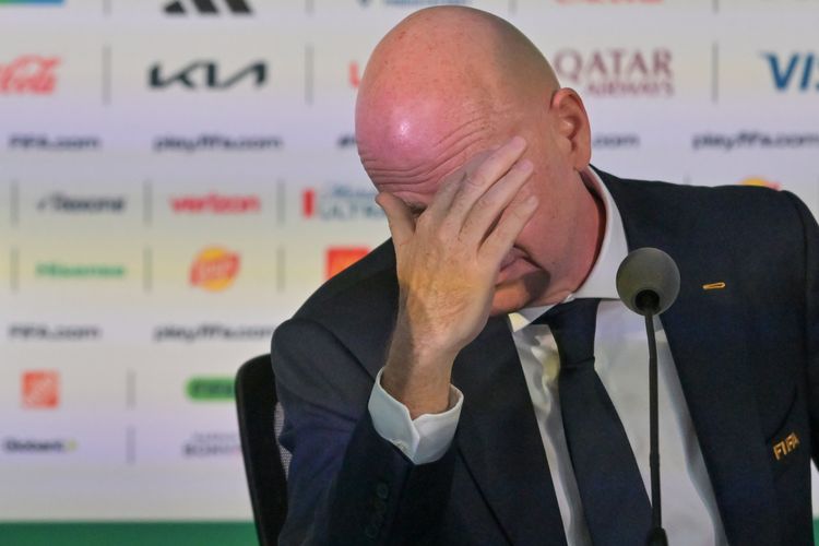 Presiden FIFA Gianni Infantino menyampaikan keterangan kepada wartawan pada sehari menjelang pembukaan Piala Dunia 2026 di Stadion Azteca, Mexico City, Meksiko, Rabu (10/6/2026).
