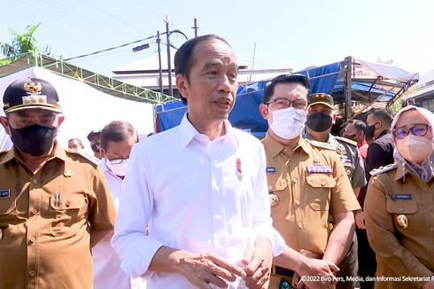 Jokowi Kunjungi Pasar Harjamukti Cirebon, Warga dan Pedagang Saling Berlarian Bertemu Presiden