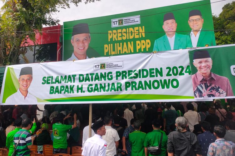 Baliho dari Kantor Dewan Pimpinan Wilayah (DPW) PPP Sulawesi Utara saat menyambut bakal calon presiden (capres) Ganjar Pranowo di Kota Manado, Kamis (18/5/2023).