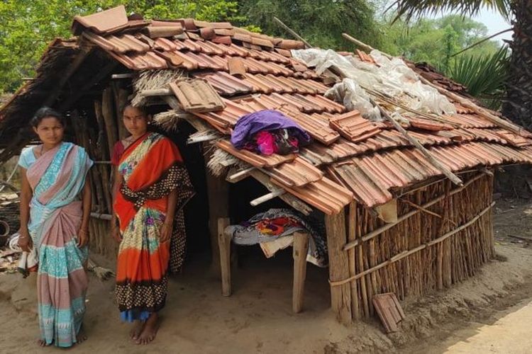 Perempuan yang sedang haid di Kanal Tola India dipaksa tinggal di gubuk yang tidak punya pintu dan kamar mandi.