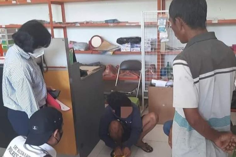 2 pelajar di Sumbawa diciduk polisi dan petugas Balai POM karena menerima paket obat terlarang