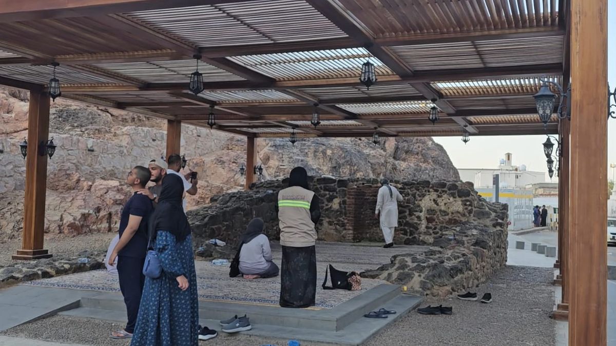 Perang Uhud: Kisah Luka Nabi Muhammad di Kaki Jabal Uhud