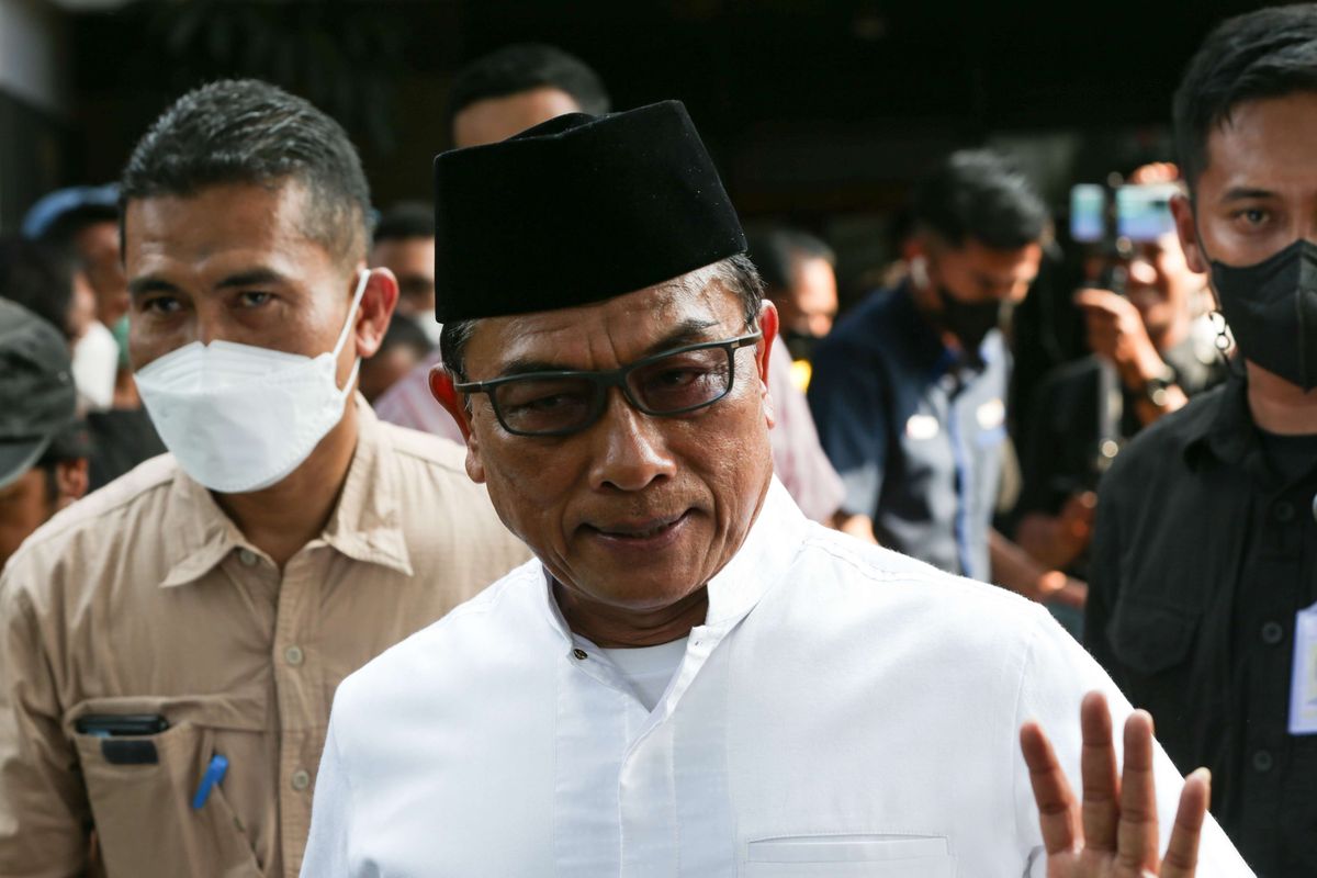 Kepala Staf Kepresidenan RI, Moeldoko melayat ke rumah duka Menteri Pendayagunaan Aparatur Negara dan Reformasi Birokrasi (Menpan-RB) Tjahjo Kumolo di Widya Chandra, Jakarta, Jumat (1/7/2022). Tjahjo Kumolo meninggal setelah dirawat di Rumah Sakit Abdi Waluyo, Jakarta Pusat, selama hampir dua pekan.