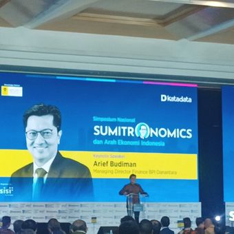 Managing Director Finance Badan Pengelola Investasi Danantara, Arief Budiman saat memberikan paparan di  di acara Simposium Nasional Sumitronomics Terhadap Arah Ekonomi Indonesia di Jakarta, Selasa (3/6/2025).