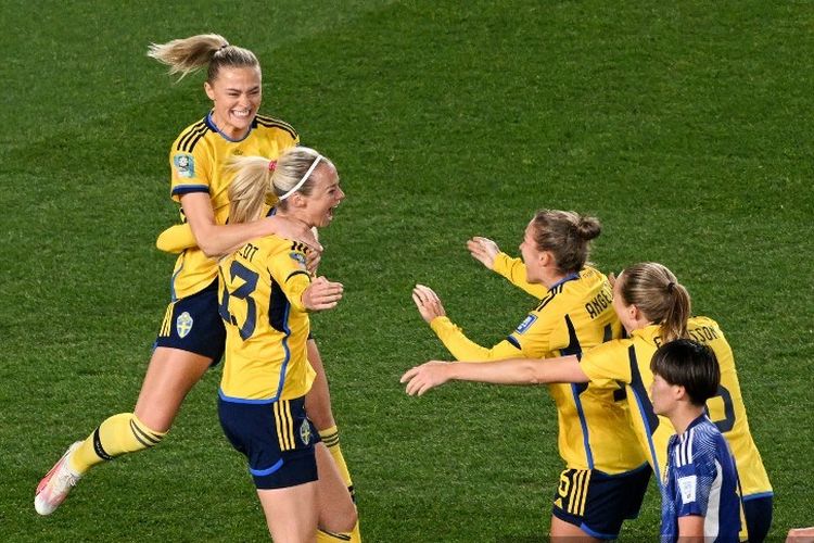 Selebrasi Amanda Ilestedt usai mencetak gol dalam laga perempat final Piala Dunia Wanita 2023 antara Jepang vs Swedia di Eden Park, Auckland, Selandia Baru, 11 Agustus 2023. (Photo by Saeed KHAN / AFP)