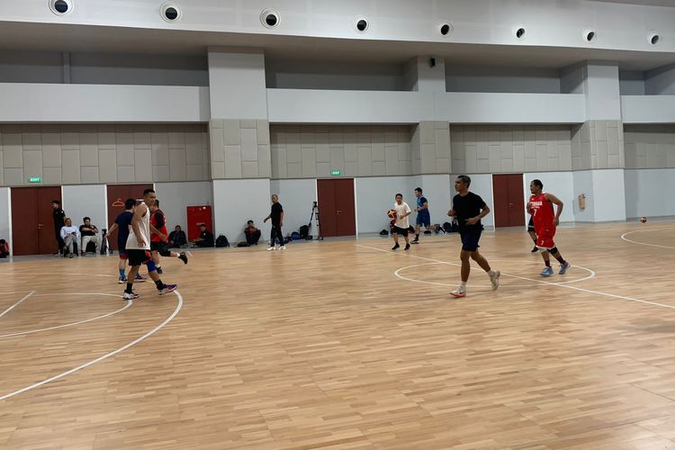 Suasana pertandingan antarmedia di lapangan latihan Indonesia Arena, Gelora Bung Karno (GBK), Senayan, Jakarta, pada Selasa (8/8/2023).