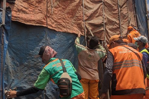 Satpol PP Jakarta Utara Akan Sita Alat Pembakaran jika Industri Arang di Cilincing Kembali Beroperasi