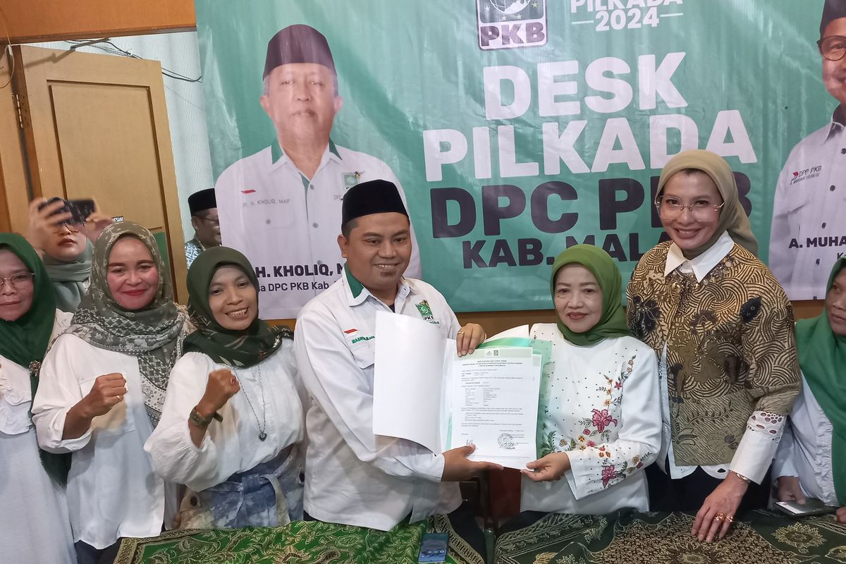 Latifah Shohib mendaftarkan diri sebagai Bakal Calon Bupati Malang ke DPC PKB Kabupaten Malang, Senin (20/5/2024).