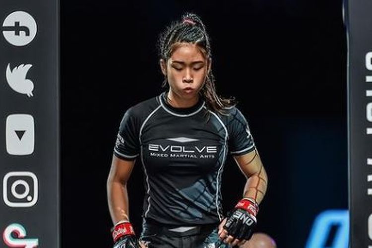 Petarung MMA, Victoria Lee, saat berlaga pada ajang ONE Championship. Victoria Lee meninggal dunia dalam usia 18 tahun pada 26 Desember 2022. (Foto: Tangkapan layar Instagram victorialee.mma)