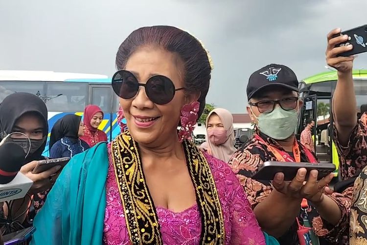 Mantan Menteri Kelautan dan Perikanan Susi Pudjiastuti saat menghadiri pernikahan Kaesang dan Erina, Minggu (11/12/2022).