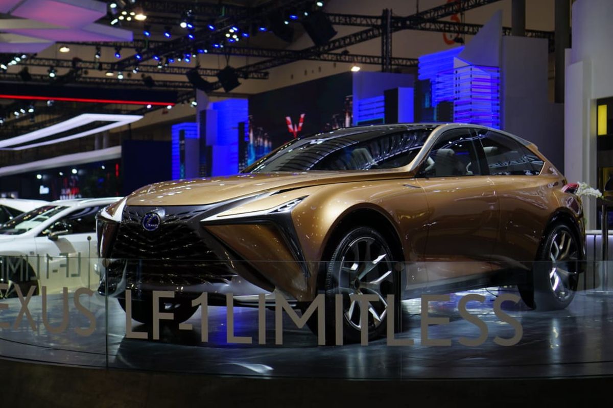 Lexus memperlihatkan mobil konsep LF-1 Limitless di GIIAS 2019