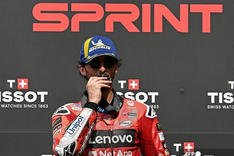 Francesco Bagnaia (Ducati) kembali naik ke peringkat ketiga di klasemen MotoGP usai kemenangan di Sprint Race MotoGP Malaysia 2025. Sprint Race MotoGP Malaysia 2025 digelar di Sirkuit Sepang, Sabtu (25/10/2025), siang WIB.