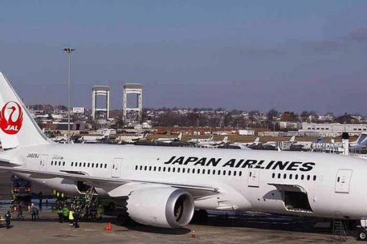 Pesawat Boeing 787 Dreamliner milik Japan Airlines harus membatalkan penerbangannya ke Tokyo, setelah mengalami kebocoran bahan bakar sesaat sebelum tinggal landas dari bandara Logan, Boston, AS.