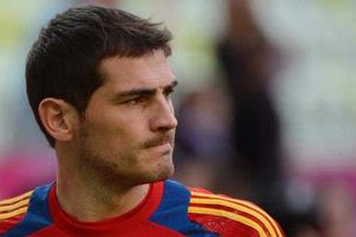 Kiper dan kapten Spanyol Iker Casillas menantikan pertemuan dengan idola yang juga penjaga gawang Italia, Gianluigi Buffon.