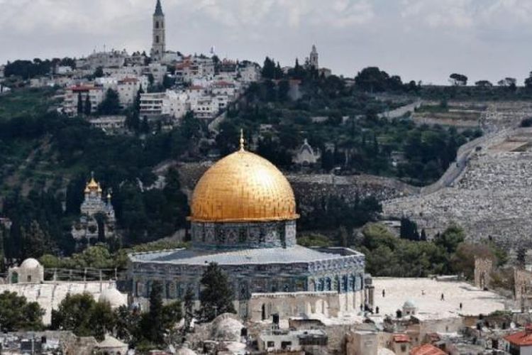 Dome of the Rock, yang berada di kompleks yang sama dengan Masjid Al-Aqsa di Jerusalem.