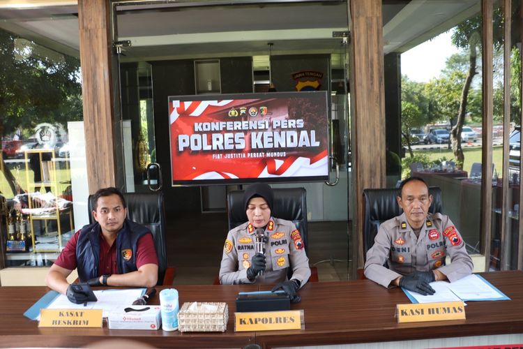 Janjian Tawuran Lewat Medsos, 4 Pemuda di Kendal Diamankan Bersama 4 Senjata Tajam