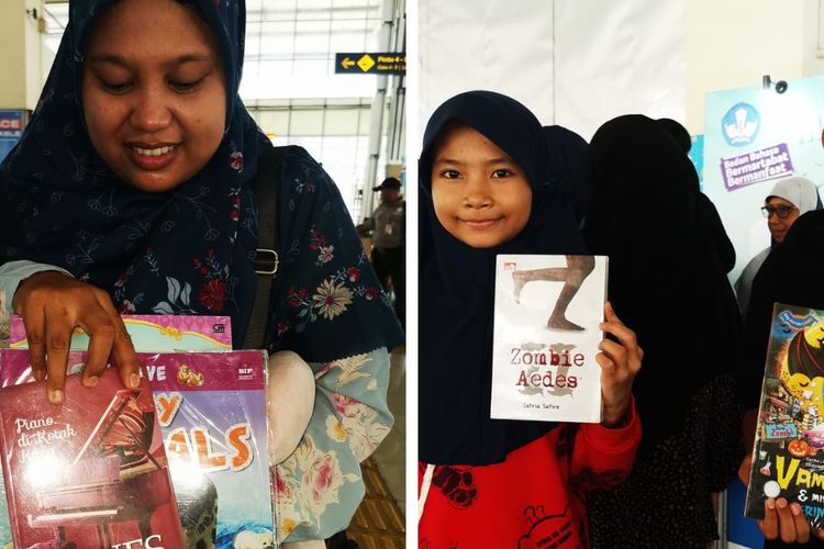 Para pemudik yang mendapatkan buku bacaan dalam program literasi ?Mudik Asyik Baca Buku Tahun 2024? di Terminal Terpadu Pulo Gebang, Jakarta Timur, Selasa (2/4/2024). 