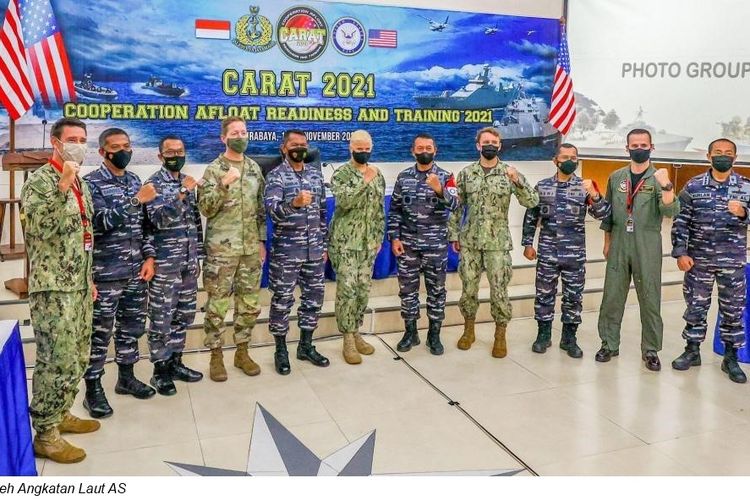 Prajurit TNI Angkatan Laut dan militer Amerika Serikat atau US Army mulai mengggelar latihan bersama Cooperation Afloat Readiness and Training (CARAT) Indonesia di Surabaya, Jawa Timur, Senin (1/11/2021).