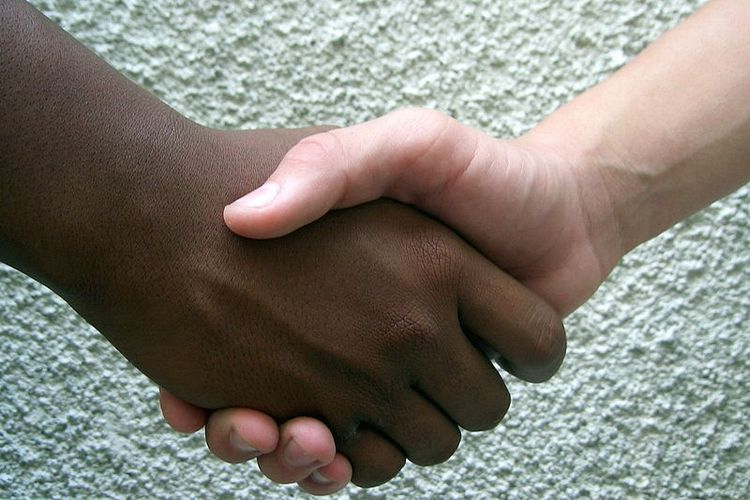 Ilustrasi jabat tangan. Kasus Pondok Pesantren yang mendenda santri asal Tasikmalaya sebesar Rp 37 juta berakhir damai. Kedua belah pihak menyepakati dua hal.