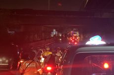 Sabtu Malam, Jalan Raya Kalimalang Macet Total Imbas Banjir di Kolong Tol Pondok Kelapa