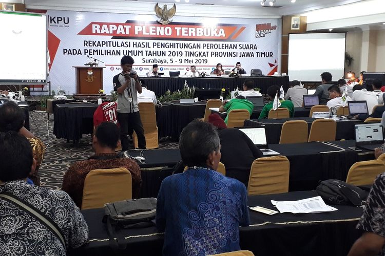 Rekapitulasi suara Pemilu 2019 tingkat KPU Jawa Timur di Hotel Singgasana Surabaya, Rabu (8/5/2019)