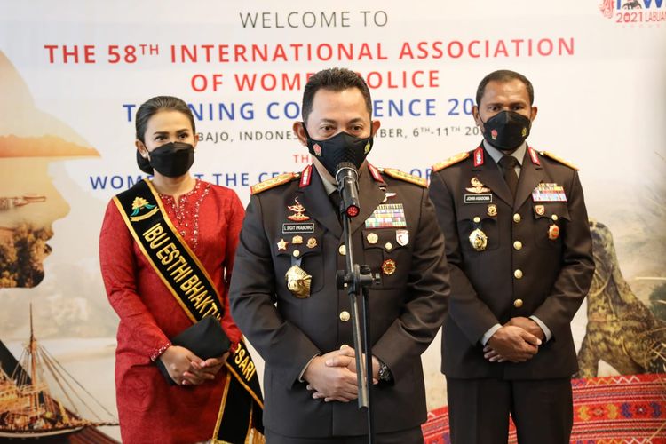 Kapolri Jenderal Pol Listyo Sigit Prabowo membuka The 58th International Association Of Women Police (IAWP) Training Conference di Labuan Bajo, Nusa Tenggara Timur (NTT), Minggu (7/11/2021).