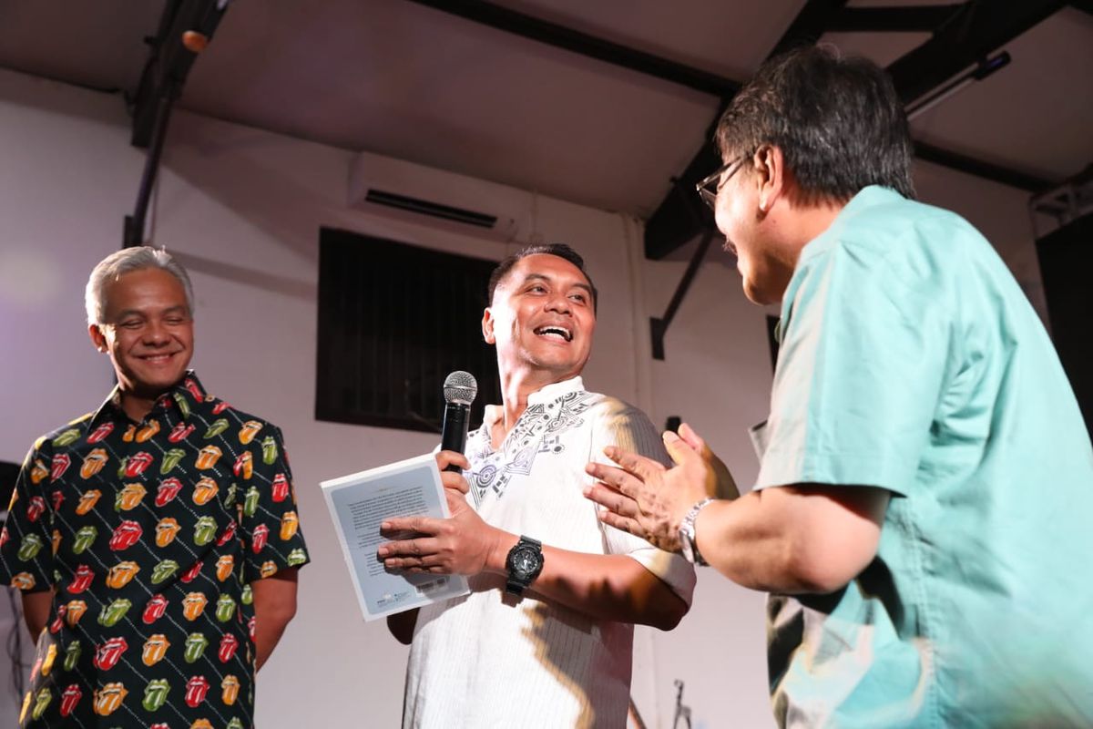 Kompas Gramedia meluncurkan buku berjudul Ganjar Pranowo Jembatan Perubahan di gedung Oudetrap Kawasan Kota Lama Semarang, Minggu (27/10/2019). 