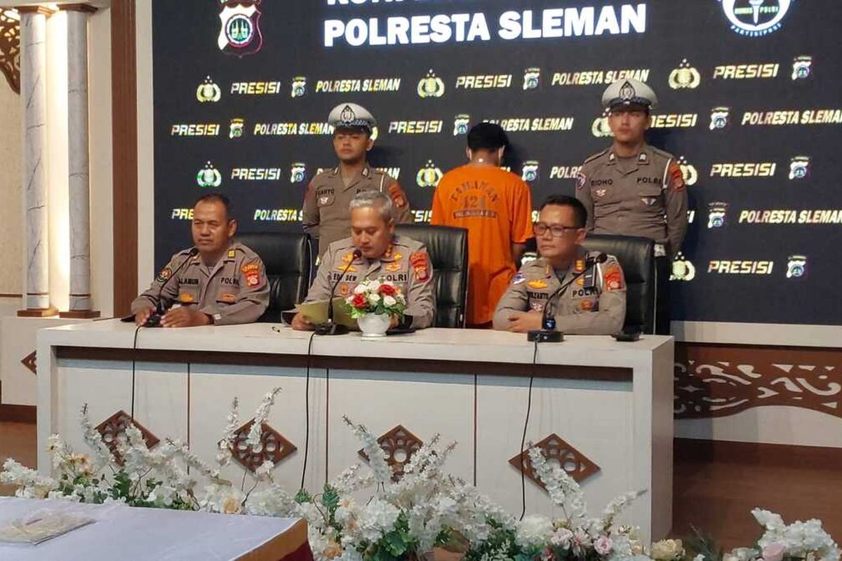 Kapolresta Sleman Kombes Pol Edy Setyanto Erning Wibowo saat jumpa pers terkait kasus kecelakaan di Jalan Palagan Tentara Pelajar yang menyebabkan pengendara motor Argo Ericko Achfandi meningga dunia.
