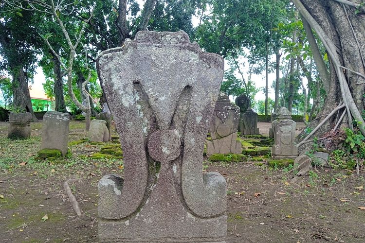 Nisan yang ada di Situs Nduro Dusun Nanggungan, Desa Watudandang, Kecamatan Prambon, Kabupaten Nganjuk, Jawa Timur, Rabu (13/3/2024)