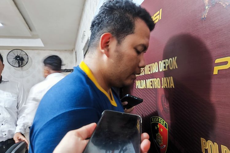 Pria inisial DY (31) pelaku penipuan modus loloskan masuk Akpol ditangkap Polres Metro Depok, Jumat (10/11/2023).