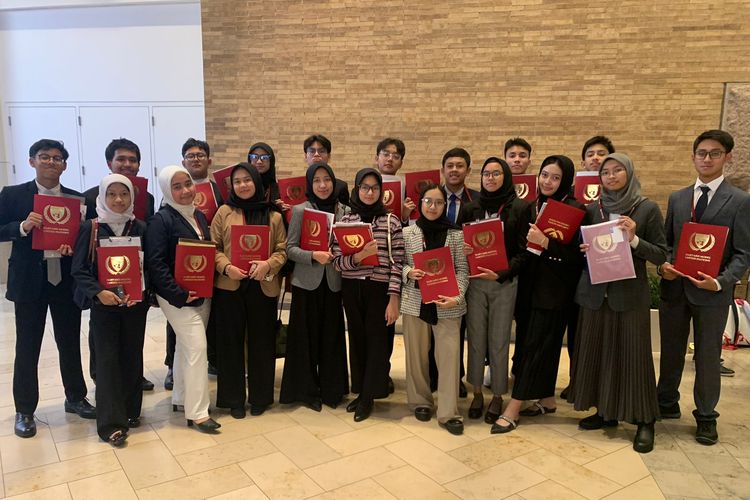 Sebanyak 19 siswa SMA Islam Al Azhar 1 Jakarta berpartisipasi dalam Harvard Model United Nations (HMUN) 2024 di Boston, Amerika Serikat, pada 25-28 Januari 2024.
