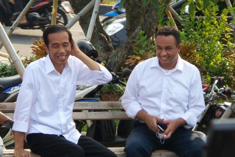 Joko Widodo dan Anies Baswedan. Foro diambil pada 22 Juli 2014.