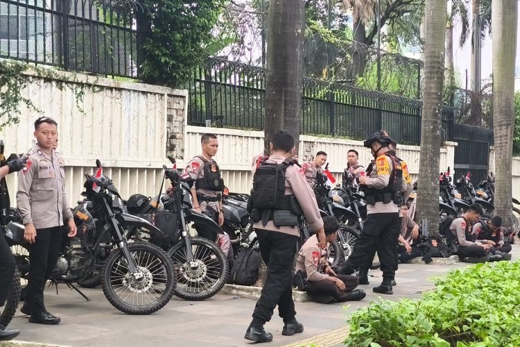 Situasi Bundaran HI Jelang Demo Mahasiswa: Dijaga Ketat Polisi, Rantis Disiagakan