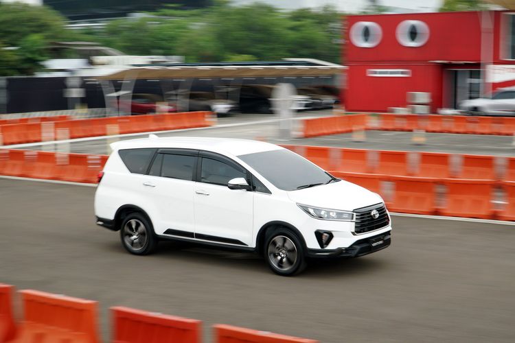 Toyota Kijang Innova akhirnya resmi meluncur di Indonesia.