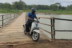 Tak Menyerah Meski Hanyut Diterjang Banjir, Warga Kembali Bangun Jembatan Melintas Sungai Progo