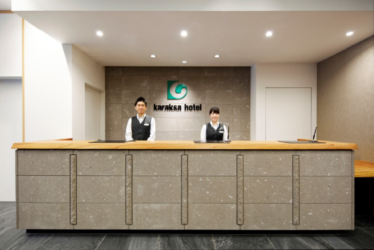 karaksa-hotel-front-desk