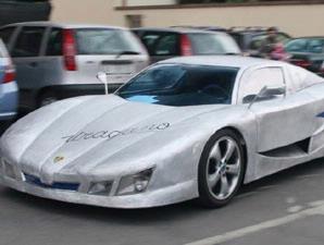 Uragano, Mobil "Handmade" Rasa Ferrari