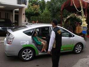 Toyota Prius dan Camry Lancarkan Pernikahan Nirina-Ernest