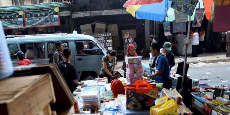 Belanja Aksesoris  Murah di  Pasar  Pagi Asemka Kompas com