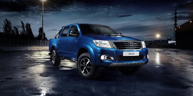 "Invicible&quotVarian Termahal Toyota Hilux