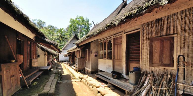 Mengunjungi dan Mempelajari Budaya Kampung Naga  Kompas com