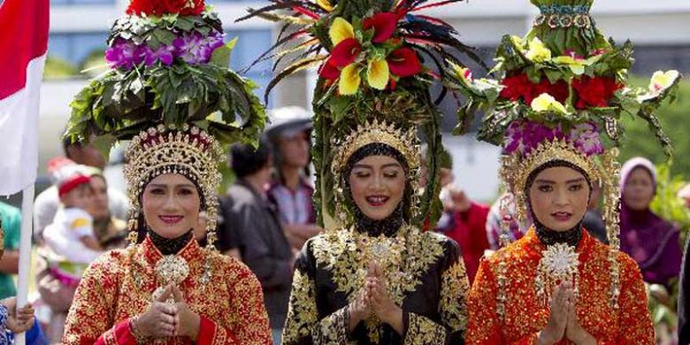  Aceh  Besar Juara Lomba Busana Adat 