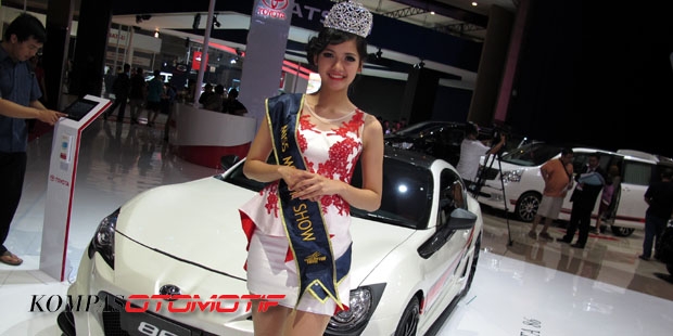 Kartika Berliana Raih Miss IIMS 2013